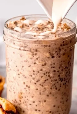 Delicious cinnamon roll overnight oats in a bowl topped with cinnamon and oats.