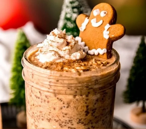 Bowl of high-protein gingerbread overnight oats topped with spices and nuts